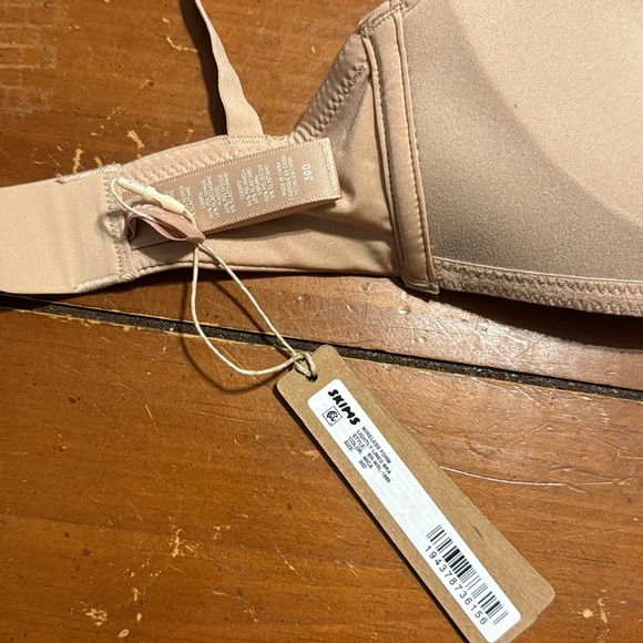 SKIMS WIRELESS FORM T-Shirt/Lightly Lined Bra 30D - Picture 13 of 13